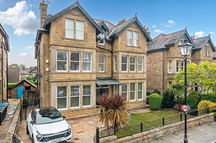 3 Bedroom Flat For Sale In South Drive, Harrogate, HG2