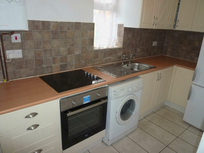 Flat To Rent In Crawley Road, LU1