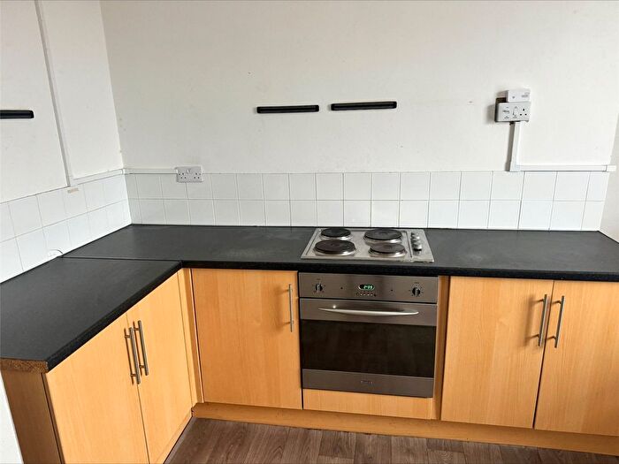 3 Bedroom Flat To Rent In George Place, Stonehouse, Plymouth, Devon, PL1