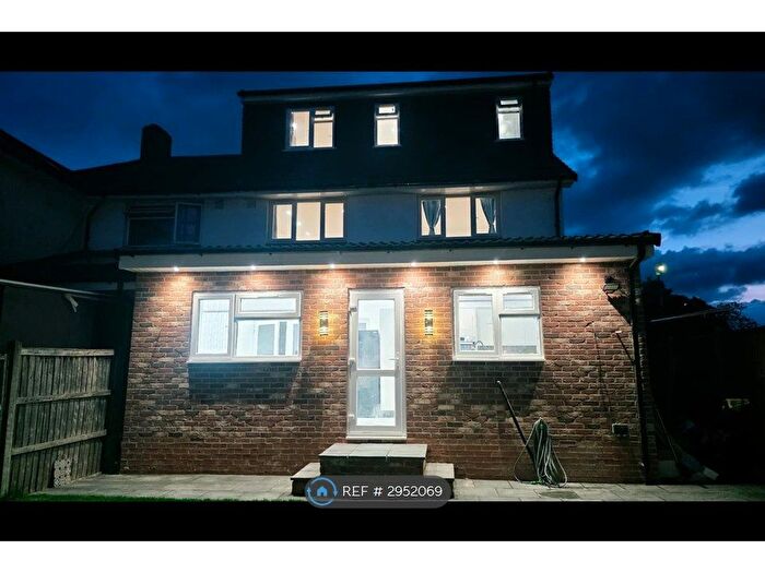 7 Bedroom Semi-Detached House To Rent In Maple Grove, London, NW9