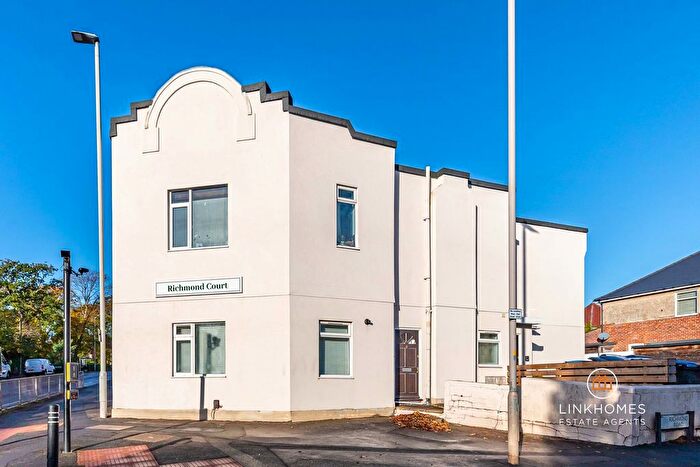 2 Bedroom Flat For Sale In - Bournemouth Road, Poole, BH14