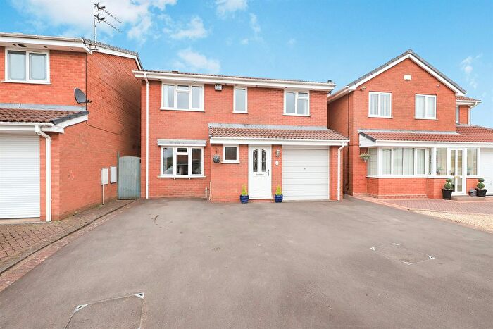 4 Bedroom Detached House For Sale In Larchmere Drive, Essington, Wolverhampton, WV11