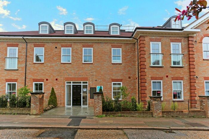 1 Bedroom Flat To Rent In Bournehall, Bournehall Road, Bushey, WD23
