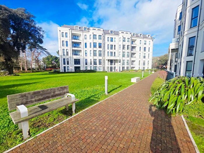 1 Bedroom Apartment For Sale In West Cliff Road, Bournemouth, Dorset, BH2