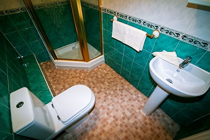 1 Bedroom Flat To Rent In Burley Road, Leeds, LS4