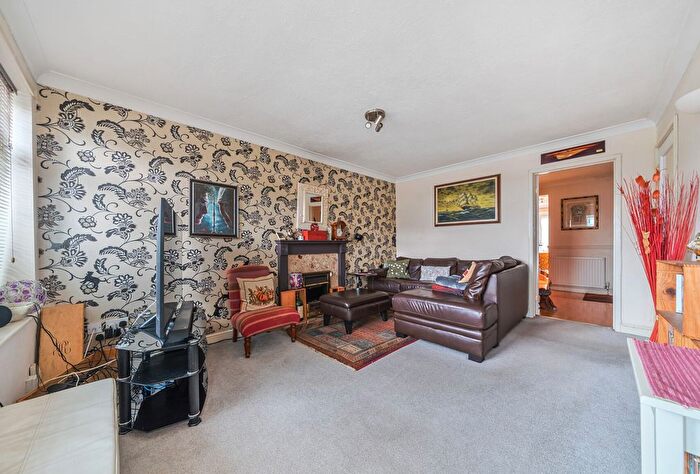 3 Bedroom Semi-Detached House For Sale In Hurn Lane, Keynsham, Bristol, Somerset, BS31