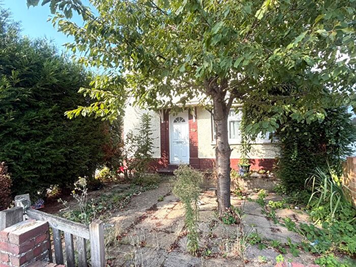 4 Bedroom Semi-Detached House To Rent In Havering Road, Romford, Greater London, RM1