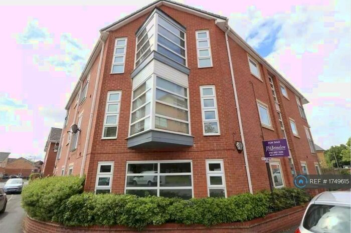 2 Bedroom Flat To Rent In Quinney Crescent, Manchester, M16