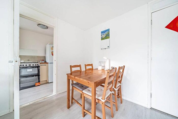 1 Bedroom Flat For Sale In Heylyn Square, Mile End, London, E3