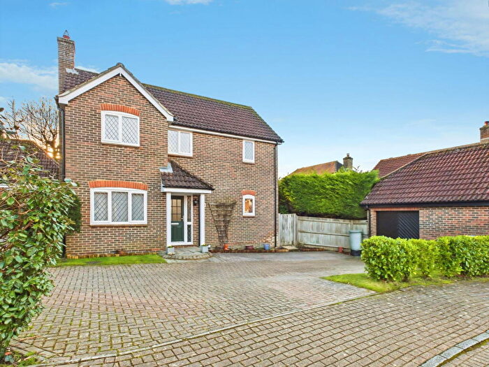 3 Bedroom Detached House For Sale In Sloughbrook Close, Horsham, RH12