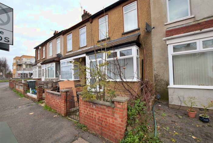 3 Bedroom Terraced House To Rent In Hainault Road, Romford, RM5