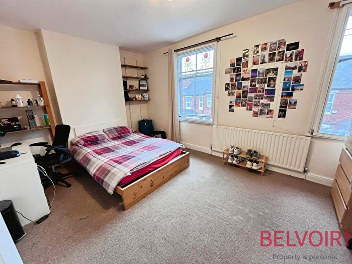 4 Bedroom Town House To Rent In Teversal Avenue, Lenton, NG7