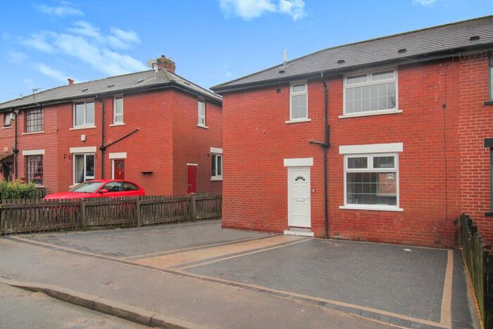 3 Bedroom Semi-Detached House To Rent In Raines Crest, Milnrow, Rochdale OL16