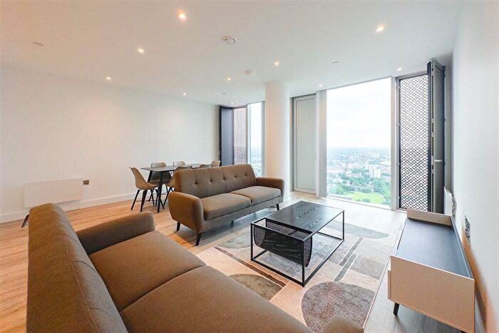 3 Bedroom Apartment To Rent In Thr, M15