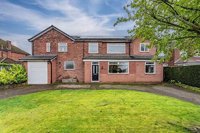 4 Bedroom Detached House For Sale In Roundcroft, Romiley, Stockport, SK6