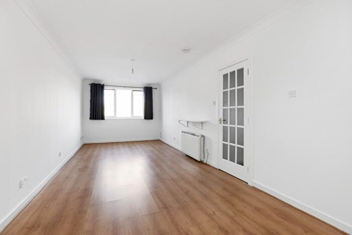 2 Bedroom Flat To Rent In Hawthornden Place, Leith Walk, Edinburgh, EH7