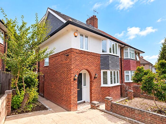 4 Bedroom Semi-Detached House For Sale In High Grove, London, SE18