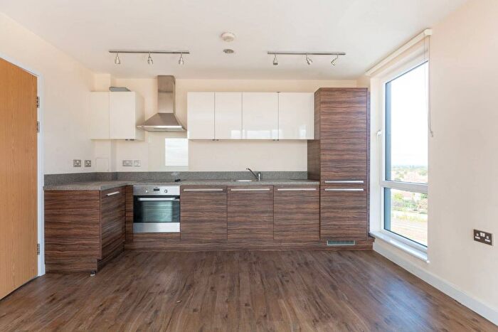 2 Bedroom Flat To Rent In The Green, Southall, UB2