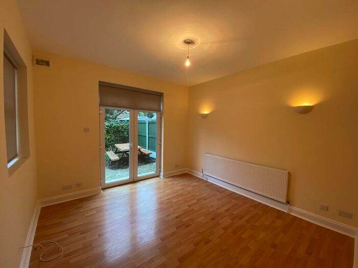 2 Bedroom Flat To Rent In Bedroom Flat - Leytonstone, E11