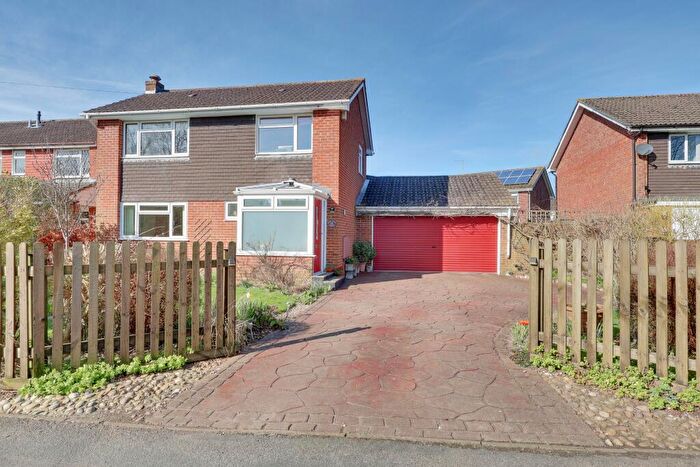 3 Bedroom Detached House For Sale In Southwick Road, Denmead, PO7