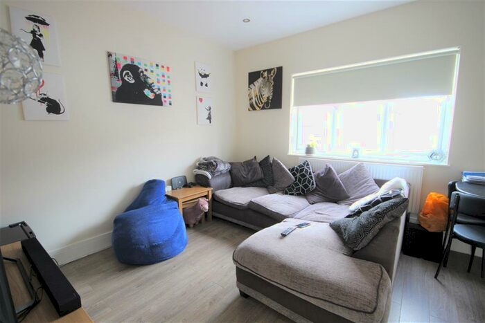 1 Bedroom Flat To Rent In London Road, East Grinstead, RH19