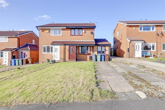 3 Bedroom Semi-Detached House For Sale In Cornfield Close, Walmersley, Bury, BL9