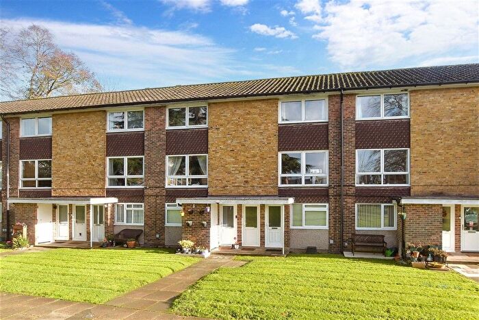 2 Bedroom Flat For Sale In Cotswold Court, Horsham, West Sussex, RH13
