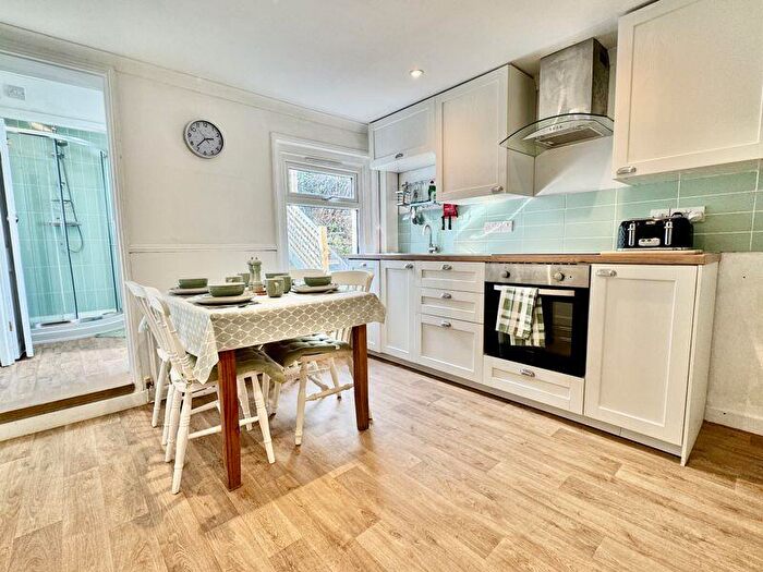 2 Bedroom Semi-Detached House To Rent In St. Andrews Street, Cowes, PO31