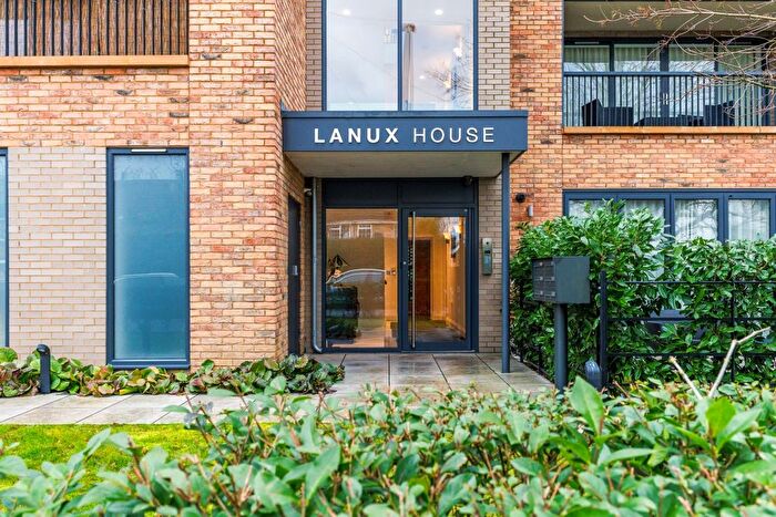 2 Bedroom Flat To Rent In Furlong Road, Bourne End, SL8