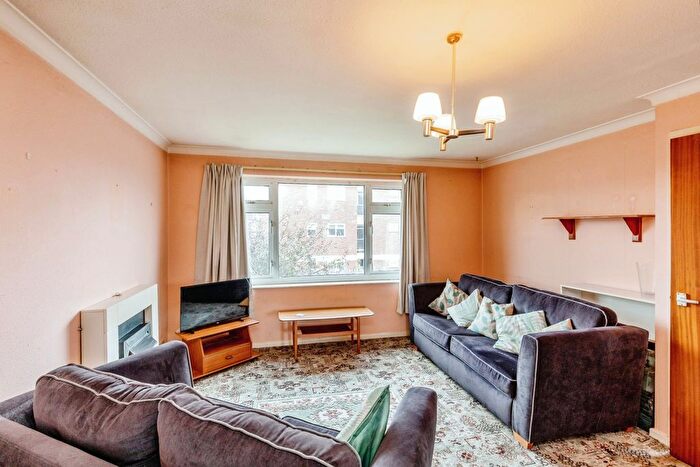 1 Bedroom Flat For Sale In Cresswell Close, Weston-Super-Mare, Somerset, BS22