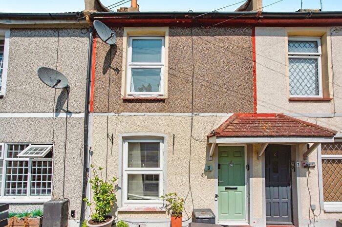 2 Bedroom Terraced House For Sale In Knockhall Road, Greenhithe, Kent, DA9