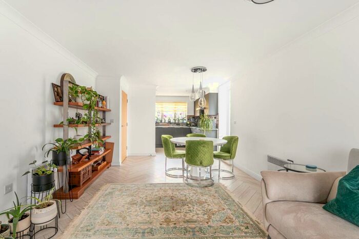 2 Bedroom Flat To Rent In Glebelands Close, East Finchley, London, N12