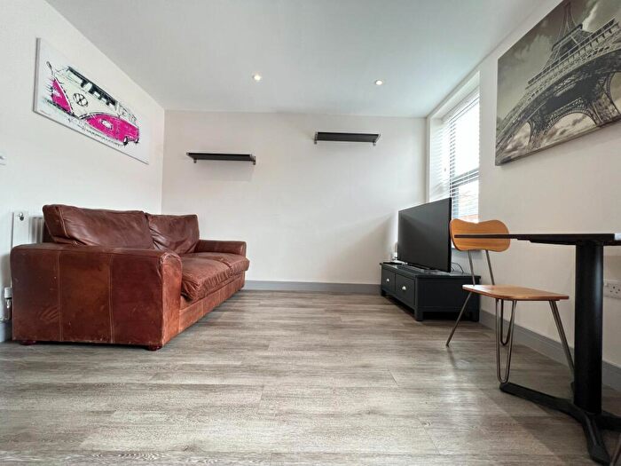 2 Bedroom Apartment To Rent In Flat, Stratford Road, West Bridgford, Nottingham, NG2
