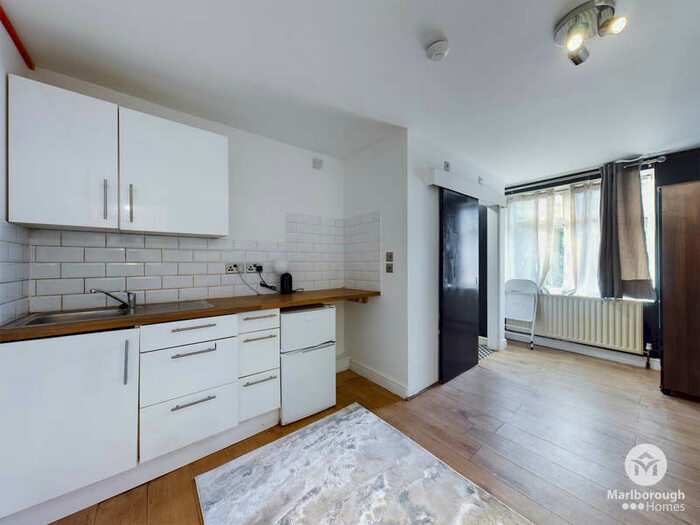 1 Bedroom Studio Flat To Rent In Buckingham Road, E18