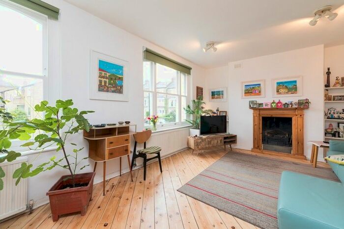 3 Bedroom Flat To Rent In Kentish Town, London, NW5