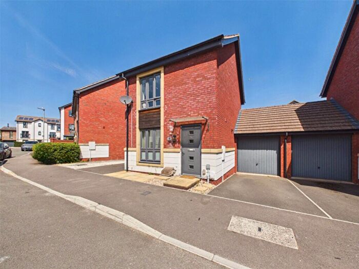 2 Bedroom Link Detached House For Sale In Jodami Crescent, Cheltenham, Gloucestershire, GL50