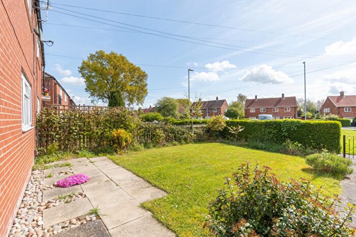 1 Bedroom Flat To Rent In Swarcliffe Drive, Leeds, LS14