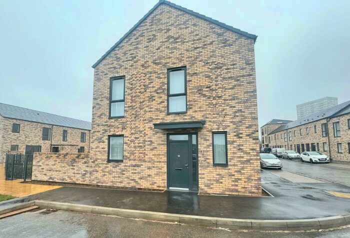 3 Bedroom End Of Terrace House To Rent In Bird Close, Birmingham, B12