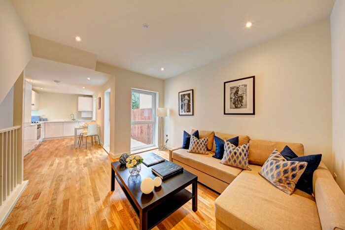 2 Bedroom Flat To Rent In Old York Road, Wandsworth, SW18