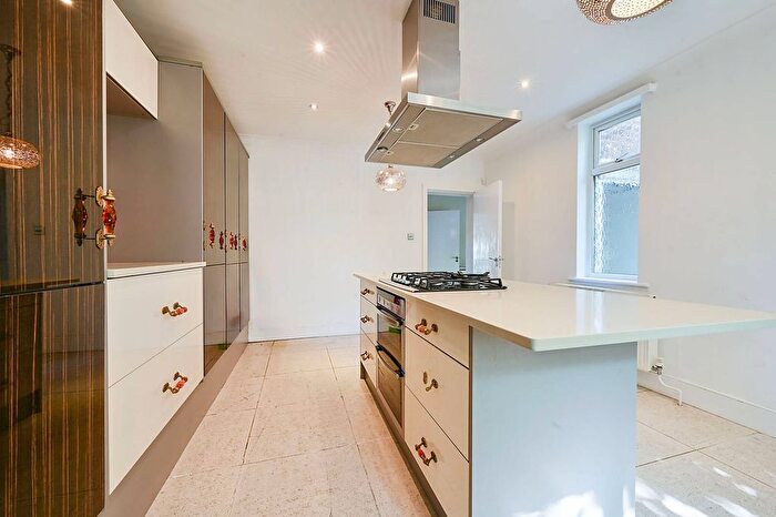 4 Bedroom Semi-Detached House To Rent In Ellesmere Road, Chiswick, London, W4