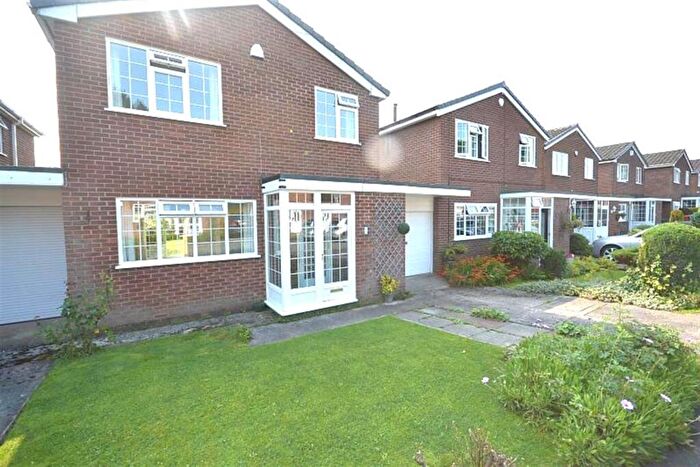 4 Bedroom Link Detached House To Rent In Bryone Drive, Stockport, SK2