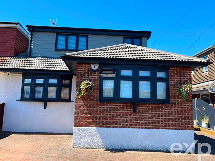 5 Bedroom Semi-Detached House For Sale In Lesley Close, Istead Rise, DA13