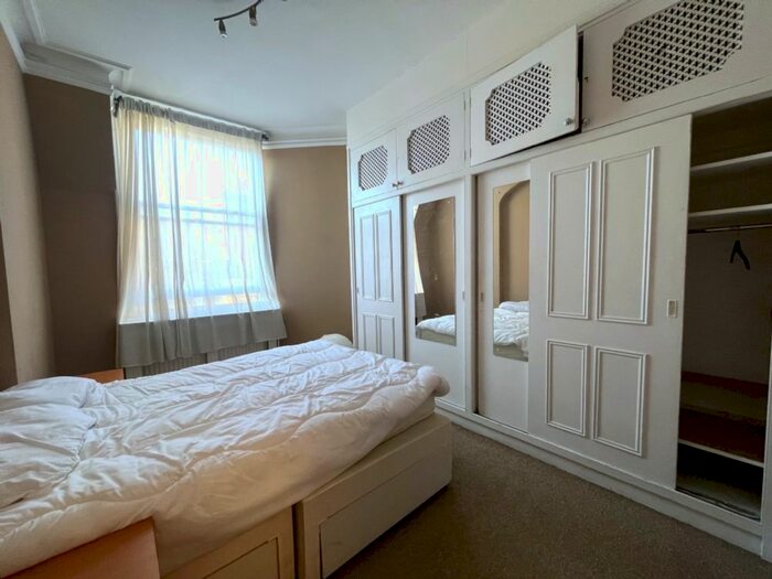 2 Bedroom Flat To Rent In Alexandra Court, Maida Vale, W9