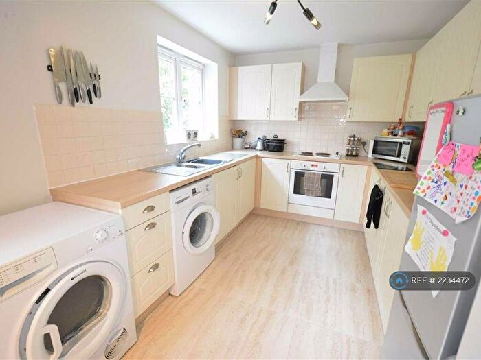 2 Bedroom Flat To Rent In Caspian Way, Purfleet, RM19