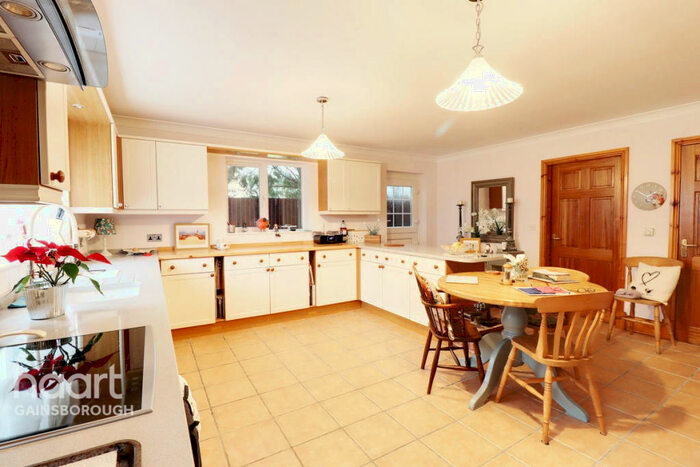 4 Bedroom Detached House For Sale In Middle Street, Gainsborough, DN21