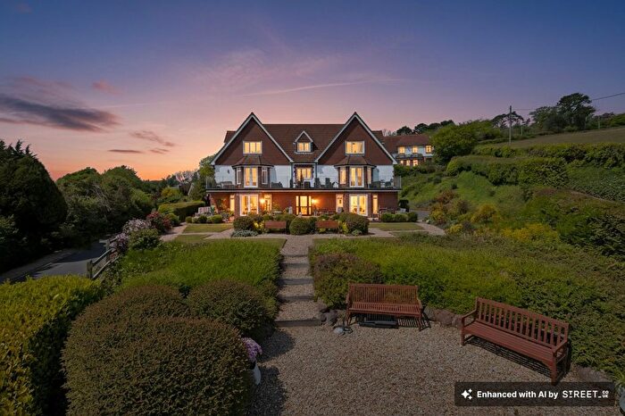 2 Bedroom Flat For Sale In Heathlands Court, Teignmouth, TQ14