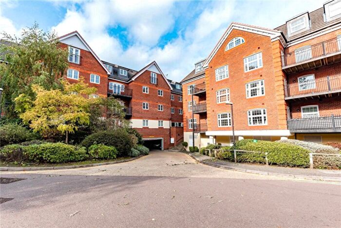 2 Bedroom Flat For Sale In London Road, Camberley, Surrey, GU15