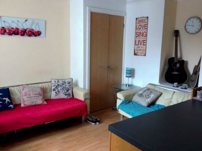 2 Bedroom Apartment To Rent In The Walk, Roath, Cardiff, CF24