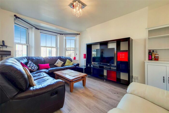 3 Bedroom Maisonette To Rent In Camden Park Road, Camden, NW1