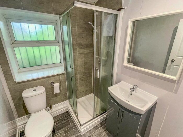 Studio To Rent In Southfield Lane, Bradford, BD5